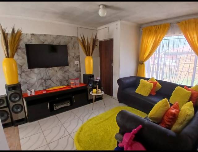 3 BEDROOM HOUSE FOR SALE IN EVATON WEST